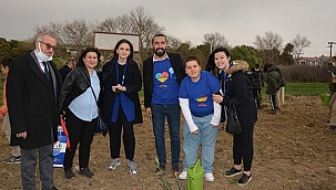 'MAVİNİ GİY, GEL. SINIRIMIZ GÖKYÜZÜ!