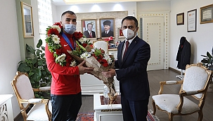 VALİ AKTAŞ, AVRUPA GÜREŞ ŞAMPİYONU MİLLİ GÜREŞÇİ FEYZULLAH AKTÜRK'Ü KABUL ETTİ