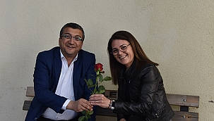 BAŞKAN ÖZ'DEN ANNELERE JEST