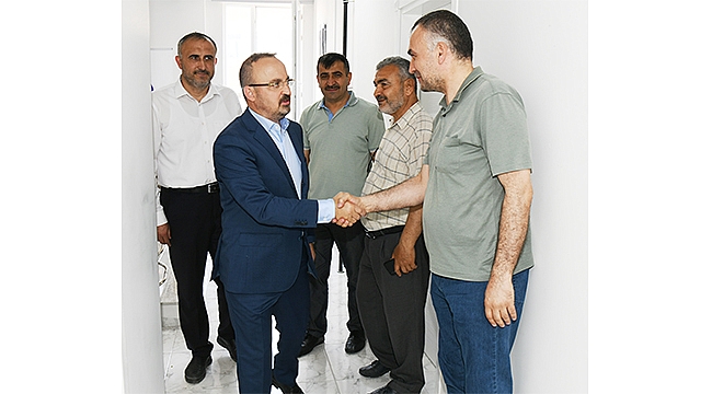 "VAKIFLARA VE BÜROKRATLARA DEĞİL, BİZE SALDIR"