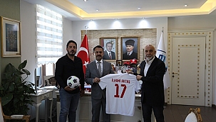 1966 ÇANAKKALE SPOR KULÜBÜ'NDEN VALİ AKTAŞ'A ZİYARET