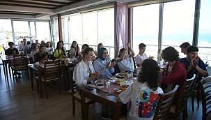 BAŞKAN GÖKHAN, BURSA ERKEK LİSESİ ÖĞRENCİLERİ İLE BULUŞTU