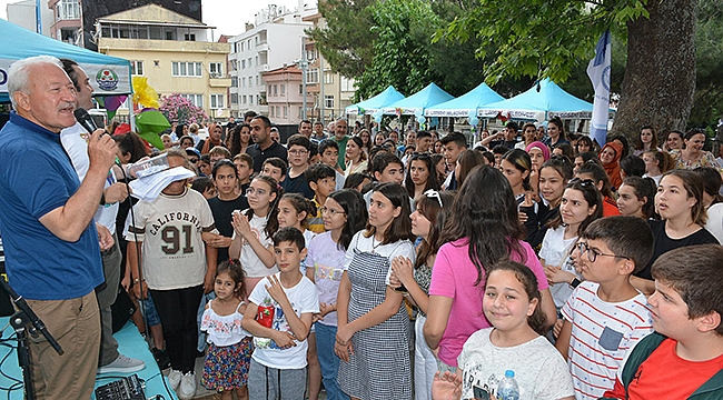 LAPSEKİ'DE ÖĞRENCİLERİN MEZUNİYET HEYECANI