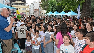LAPSEKİ'DE ÖĞRENCİLERİN MEZUNİYET HEYECANI