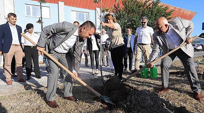 AĞAÇLANDIRMA ETKİNLİĞİNDE FİDANLAR TOPRAKLA BULUŞTU