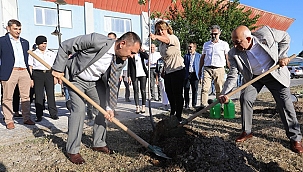 AĞAÇLANDIRMA ETKİNLİĞİNDE FİDANLAR TOPRAKLA BULUŞTU