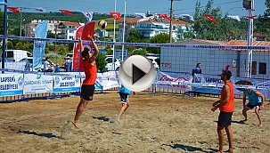 ''LAPSEKİ PLAJ VOLEYBOLU TURNUVASI BAŞLADI''