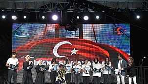 ŞEHİTLER DİYARI ÇANAKKALE'DE DİMDİK AYAKTA