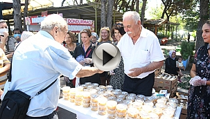 BAŞKAN GÖKHAN, AŞURE DAĞITIMINA KATILDI