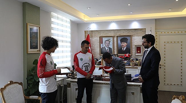 AFYONKARAHİSAR'DAN GETİRİLEN ŞEHİTLİK TOPRAĞI VE TÜRK BAYRAĞI ÇANAKKALE'DE
