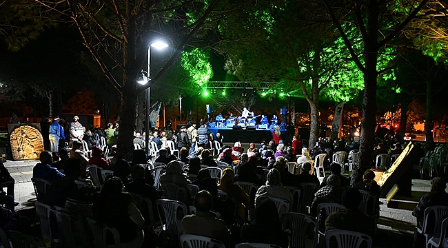 KENTLİLER CUMHURİYET KONSERİNDE BİR ARAYA GELDİ