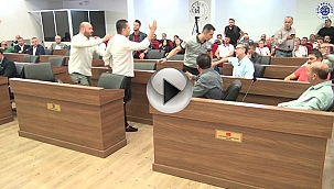 "MECLİS ADABINI BİLMEYENLER ŞİMDİ MAĞDURİYETİ OYNAMASIN"