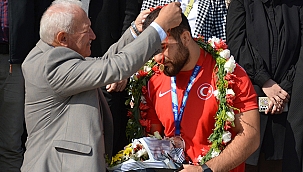 ŞAMPİYONDAN BAŞKAN YILMAZ'A ZİYARET