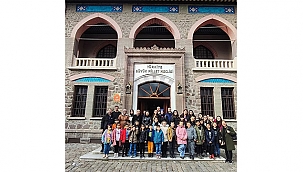 ÖĞRENCİLER ATA'NIN HUZURUNA ÇIKTILAR