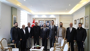 TÜRSAB ÇANAKKALE-BALIKESİR BÖLGE TEMSİL KURULU YENİ YÖNETİMİNDEN VALİ AKTAŞ'A ZİYARET