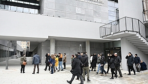 BAŞKAN GÖKHAN VE MECLİS ÜYELERİ YEŞİL YEREL YÖNETİM BİNASINI GEZDİ