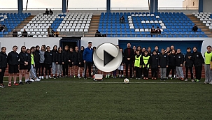 BİGA BELEDİYESİ KIZ FUTBOL KURSUNA YOĞUN İLGİ