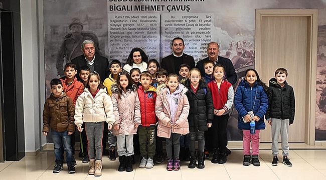 BİGA'DA ÖĞRENCİLER YÜZME ÖĞRENİYOR