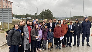 ÖĞRENCİLERLE TRAFİK UYGULAMASI YAPILDI