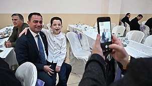 "YÜZÜNÜZDEKİ GÜLÜCÜK KALPLERDE AÇAN GÜLE DÖNÜŞÜYOR"