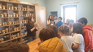 ÖĞRENCİLERDEN TOHUM SANDIĞINA ZİYARET