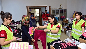 ÇOMÜ AYAY BÖLÜMÜNDEN ALTIN YILLAR YAŞAM MERKEZİNDEKİ FAALİYETLERE DESTEK