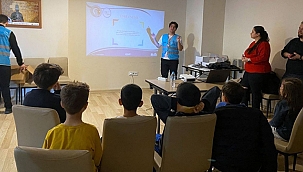 ÇOMÜ EKİBİ DEPREMZEDE MİNİKLERLE BİR ARAYA GELDİ