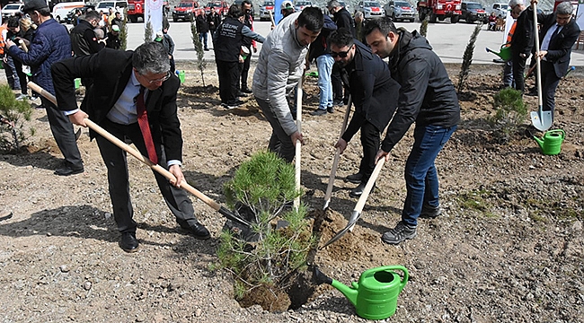 DEPREM ŞEHİTLERİ ORMANI FİDAN DİKİM TÖRENİ GERÇEKLEŞTİ