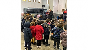 MİNİKLERİN İTFAİYE GEZİSİ HEYECANI