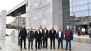 MÜTEAHHİTLER BİRLİĞİ YÖNETİMİ BAŞKAN GÖKHAN'IN DOĞUM GÜNÜNÜ KUTLADI