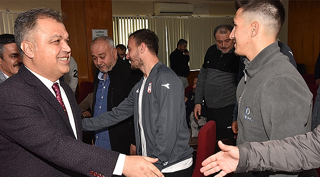ŞAMPİYONLAR BELEDİYE'YE KONUK OLDU