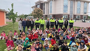 BİGA'DA MİNİKLER TRAFİK KURALLARI KONUSUNDA BİLGİLENDİRİLDİ