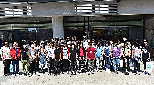 PÜLÜMÜRLÜ ÖĞRENCİLERDEN ÇANAKKALE BELEDİYESİNE ZİYARET