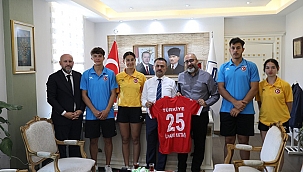 U 17 PLAJ HENTBOL MİLLİ TAKIMINDAN VALİ AKTAŞ'A ZİYARET