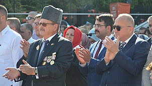 CUMHURİYETİ SALONLARDA DEĞİL ALANLARDA KUTLADI