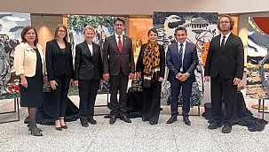 TURAN, ÇOMÜ ÖĞRENCİSİNİN TEKSTİLDE GERİ DÖNÜŞÜM SERGİSİNİ GEZDİ