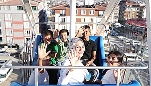 BAKAN GÖKTAŞ, YETİM DEPREMZEDE ÇOCUKLARLA LUNAPARKA GİTTİ