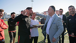 BAŞKAN ARSLAN'DAN BAKLAVA İKRAMI