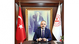 "GÖLGESİNDE BİRLEŞTİĞİMİZ SANCAK AYYILDIZLI BAYRAĞIMIZDIR"