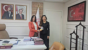 EDEBİYAT ÖĞRETMENİ BİRGÜL ERKEN'DEN TÜRKİYE REKORU