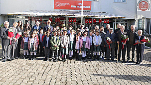 ÖĞRENCİLERDEN HUZUREVİNDEKİ ÖĞRETMENLERE ZİYARET