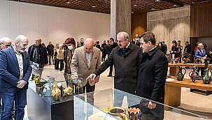 VALİ TORAMAN KARMA SERAMİK SERGİSİNİ ZİYARET ETTİ