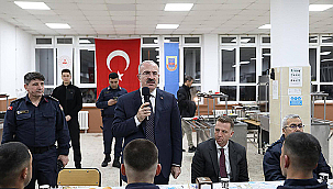 VALİ TORAMAN İFTAR PROGRAMINDA JANDARMA ERLERLE BİR ARAYA GELDİ