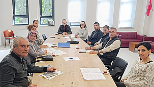 "EĞİTİM YÜZYILINDA 100 MÜMTAZ ŞAHSİYET"