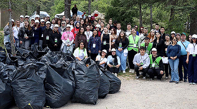HALKLA İLİŞKİLER ÖĞRENCİLERİ ATİKHİSAR BARAJI'NI TEMİZLEDİ