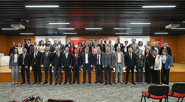 UZUN YILLAR HUKUKA HİZMET EDEN AVUKATLARA PLAKET TAKDİM EDİLDİ