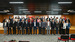 UZUN YILLAR HUKUKA HİZMET EDEN AVUKATLARA PLAKET TAKDİM EDİLDİ