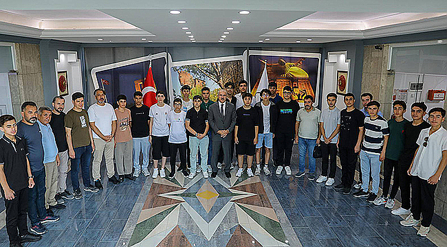 GENÇLERDEN VALİ TORAMAN'A ZİYARET