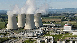 İRAN NÜKLEER TESİSLERİNİ YENİLİYOR