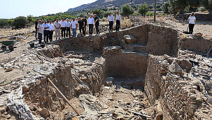 VALİ TORAMAN'DAN UĞURLU HÖYÜK KAZI ALANINA ZİYARET